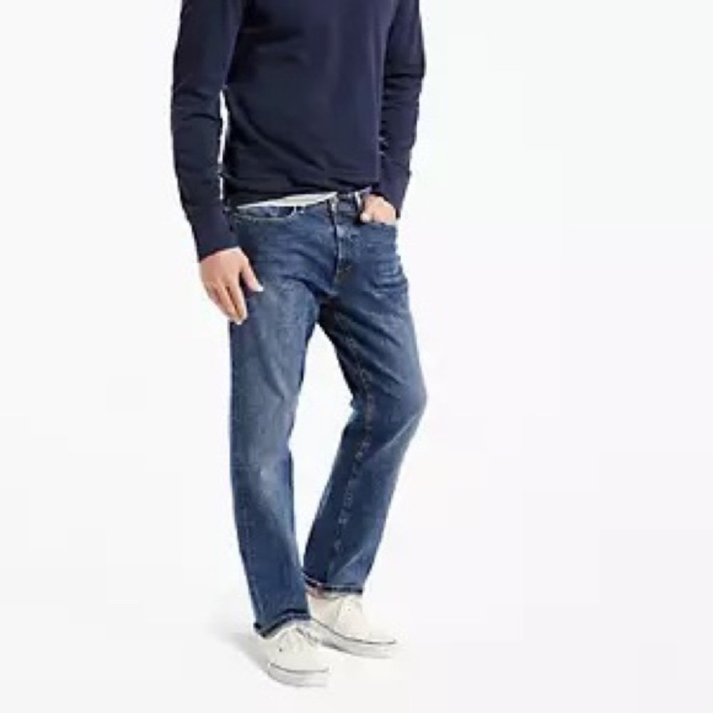Mens Levi jeans. 29 x 30. Good condition. dark wash.